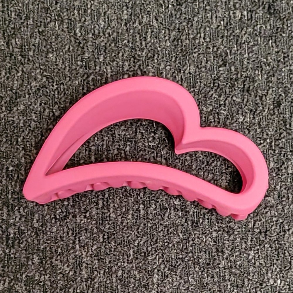 NWOT Heart Shape hair Claw